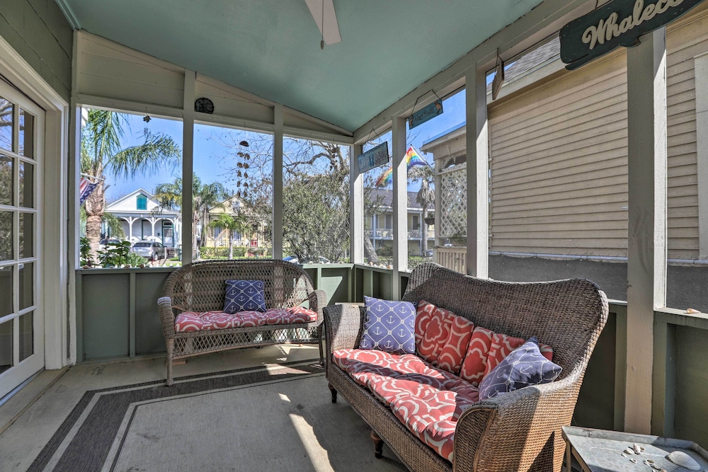 Historic Galveston Hideaway, Walk to the Beach!