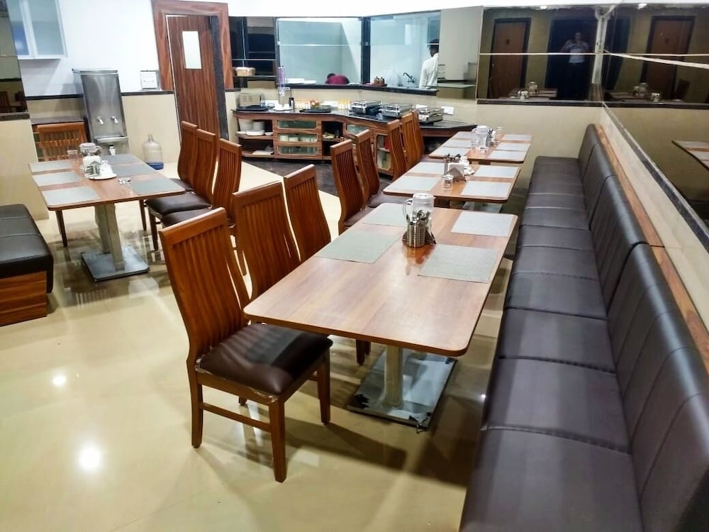 Hotel Shreeji Vatika-Airport Road