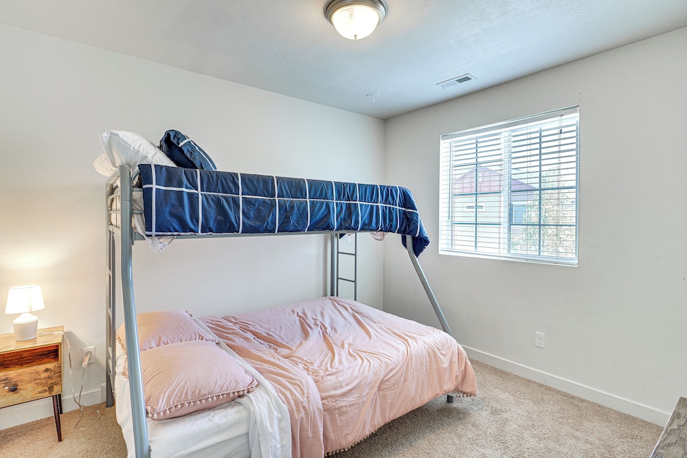 9 Mi to Downtown Slc: Peaceful Home w/ Pool Access