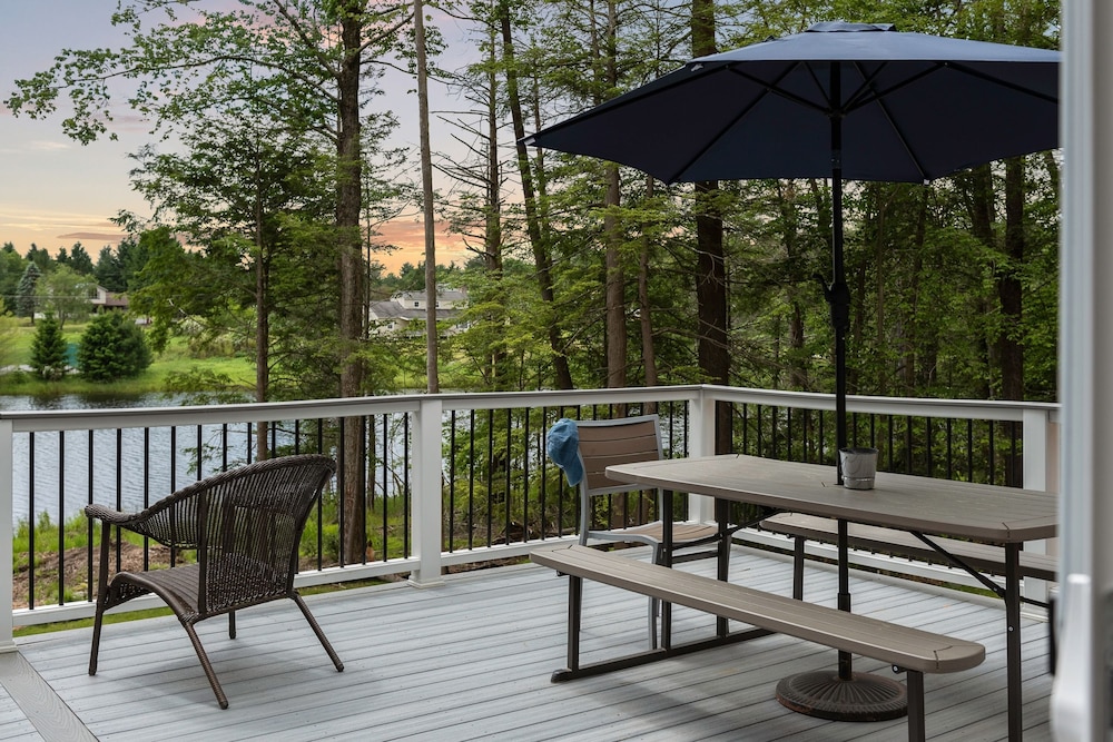 Nittany Cabin by Avantstay Lakefront View Firepit