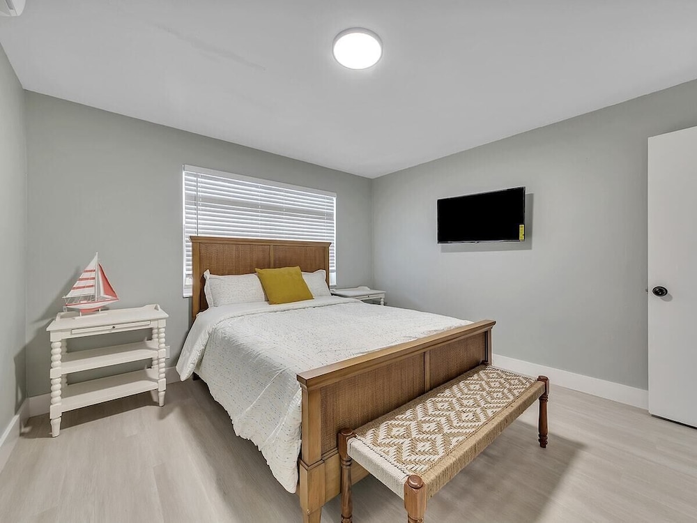 Cozy 1BR Seaside, Steps to Hollywood Beach & More