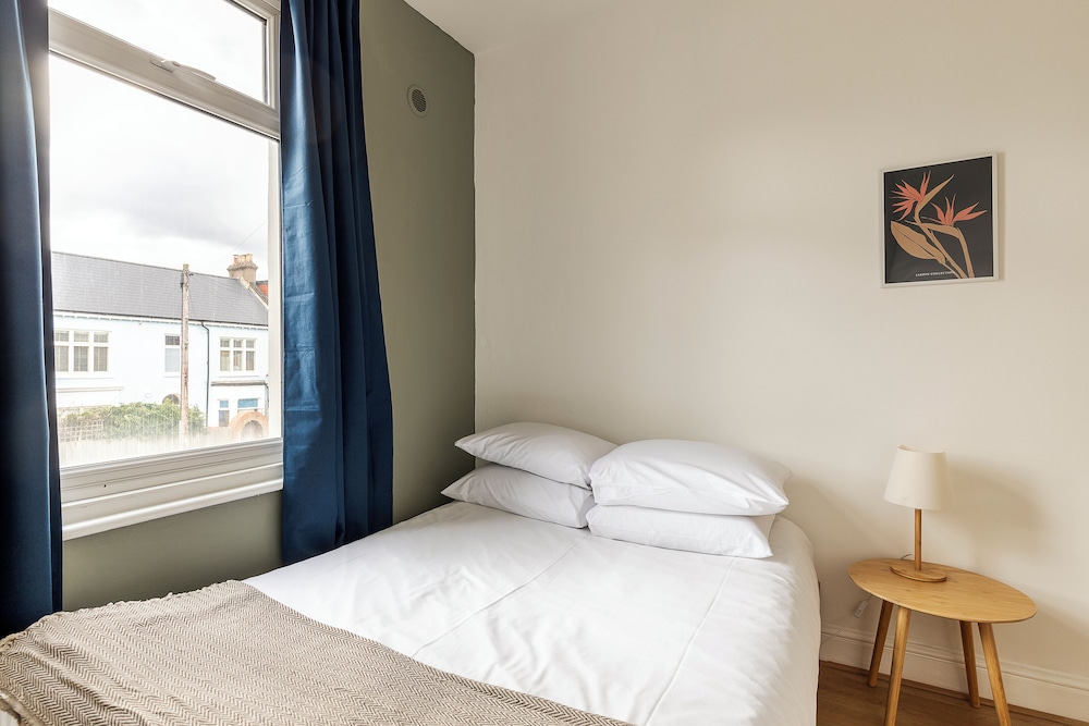 A Tranquil One-bedroom Flat Near Brockwell Park