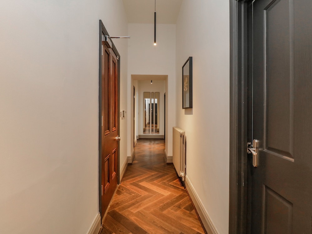 The Mary Maude Suite Stone Cross Mansion