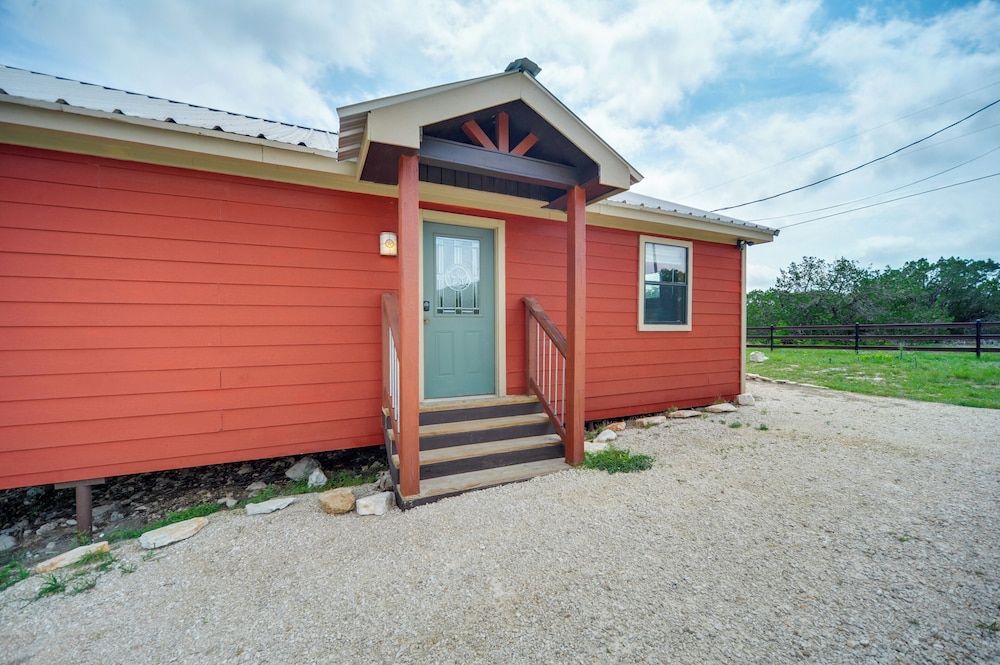 Pet-friendly Hideaway 13 Mi to Leakey