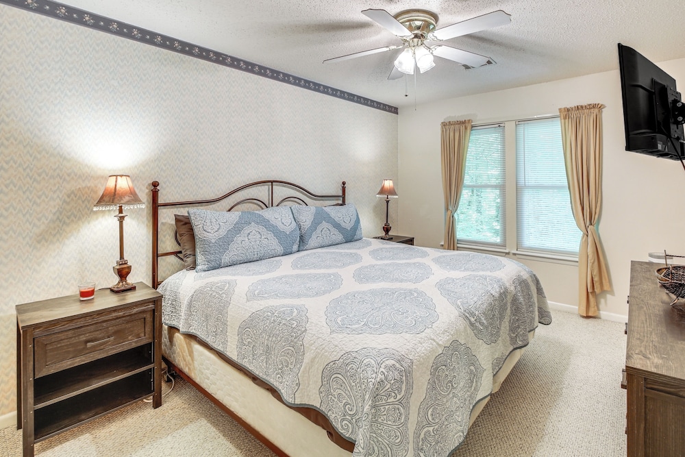 Walk to Lake Desoto: Home w/ Hot Tub Access!