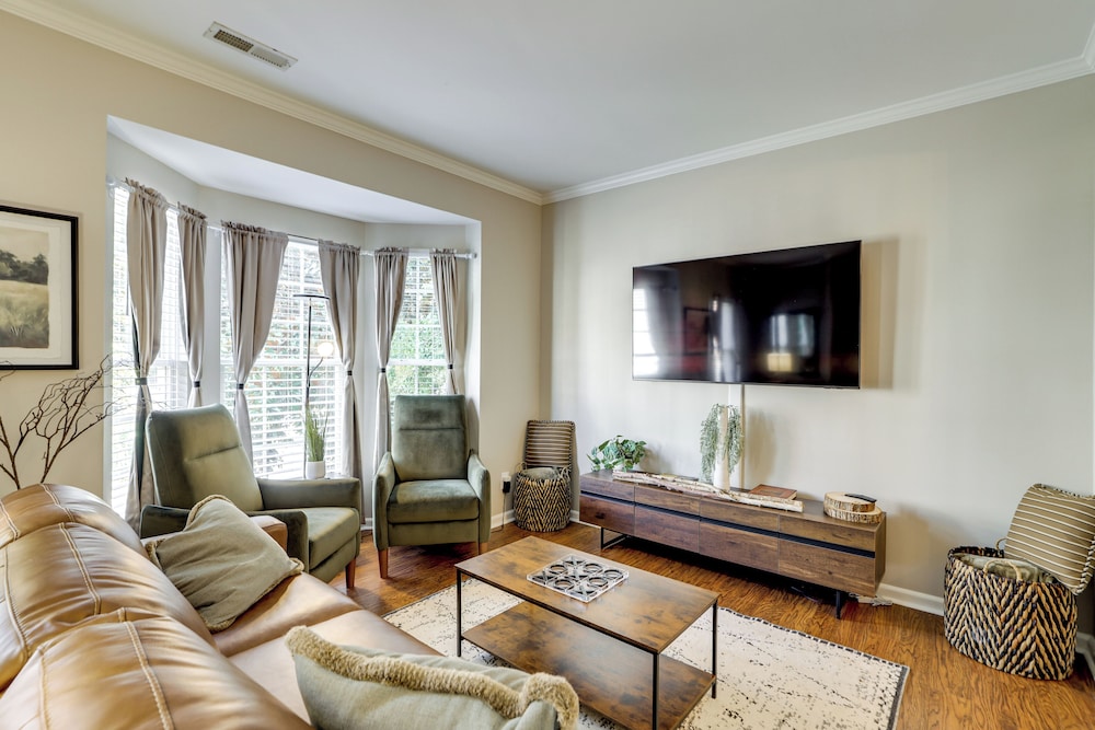 Playroom & Home Office: Family Retreat in Mauldin!