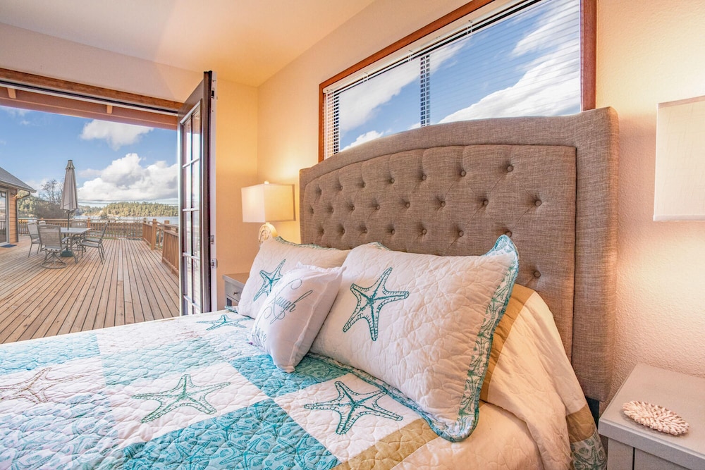 Cornet Bay Cottage in Oak Harbor