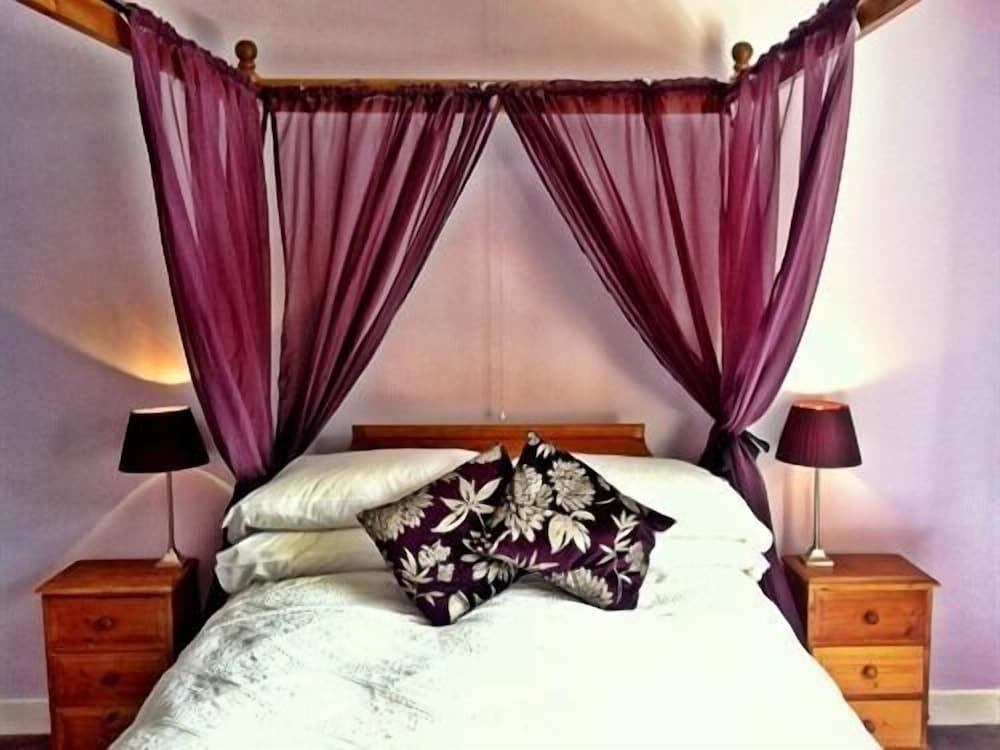 Marlborough Vacations - The Lamb Inn - Property Image 3