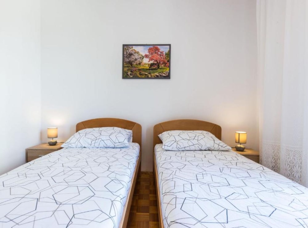 Stylish Two Bedroom Apartment Retreat With Balcony in Zadar