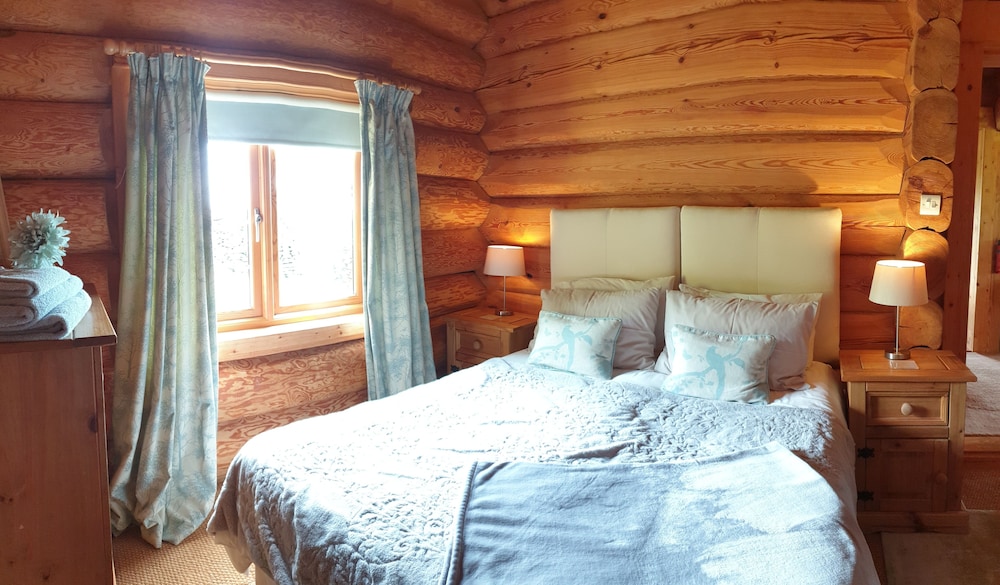 Newland Valley Log Cabins view 5