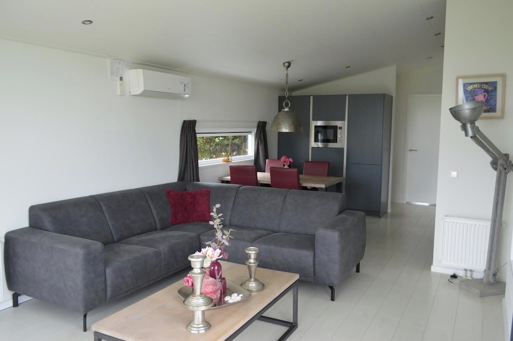 Holiday Home With gas Fireplace & Bath