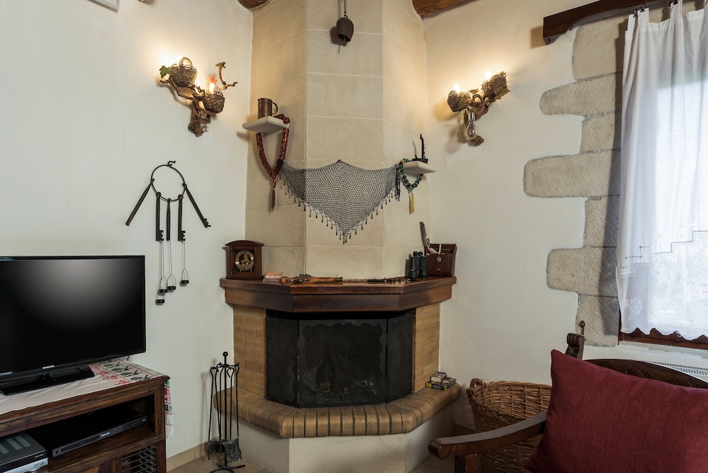 Villa Aloni-traditional Stone Villa With Nice View,pool and Garden