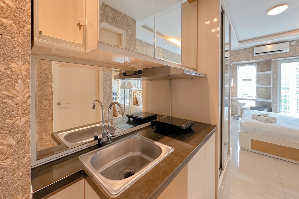 Studio Apartment With Access To Pakuwon Mall At Orchard Supermall Mansion
