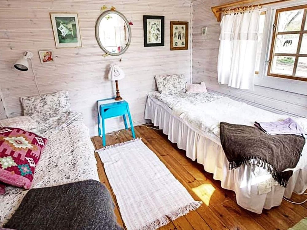 Tranquil Lake View Cottage-by Traum view 4