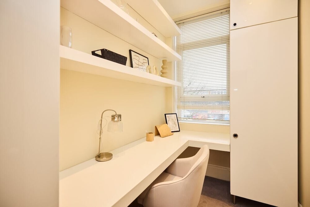The Peckham Hideaway - Bright 3bdr Flat