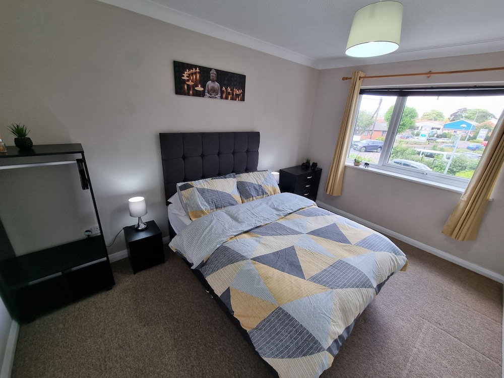 360 Serviced Accommodations - Swan Path Retreat - 2 Bedroom Apartment view 3