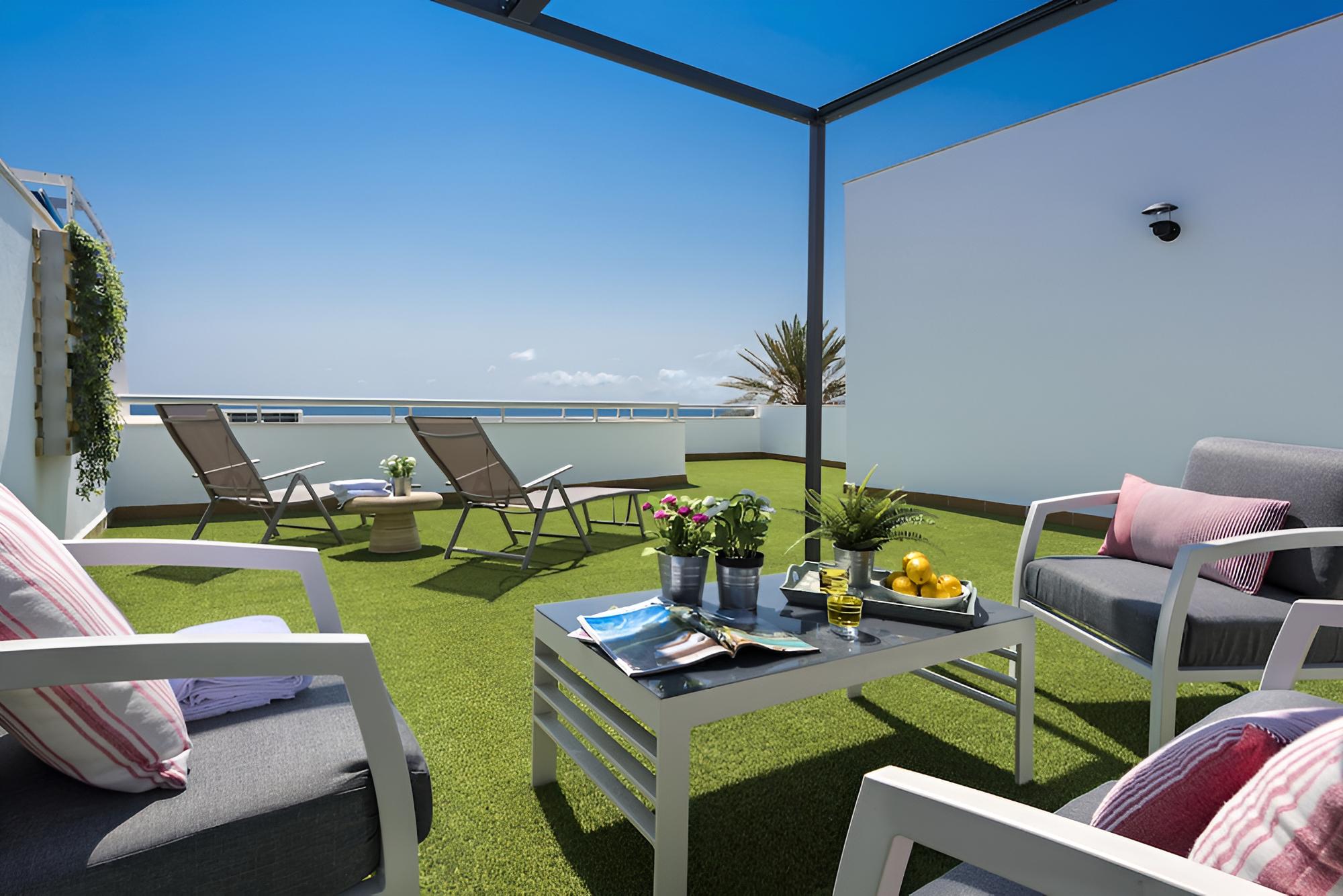 Beautiful 2 Bd House With Terrace & Views to the Beach Pedregalejo