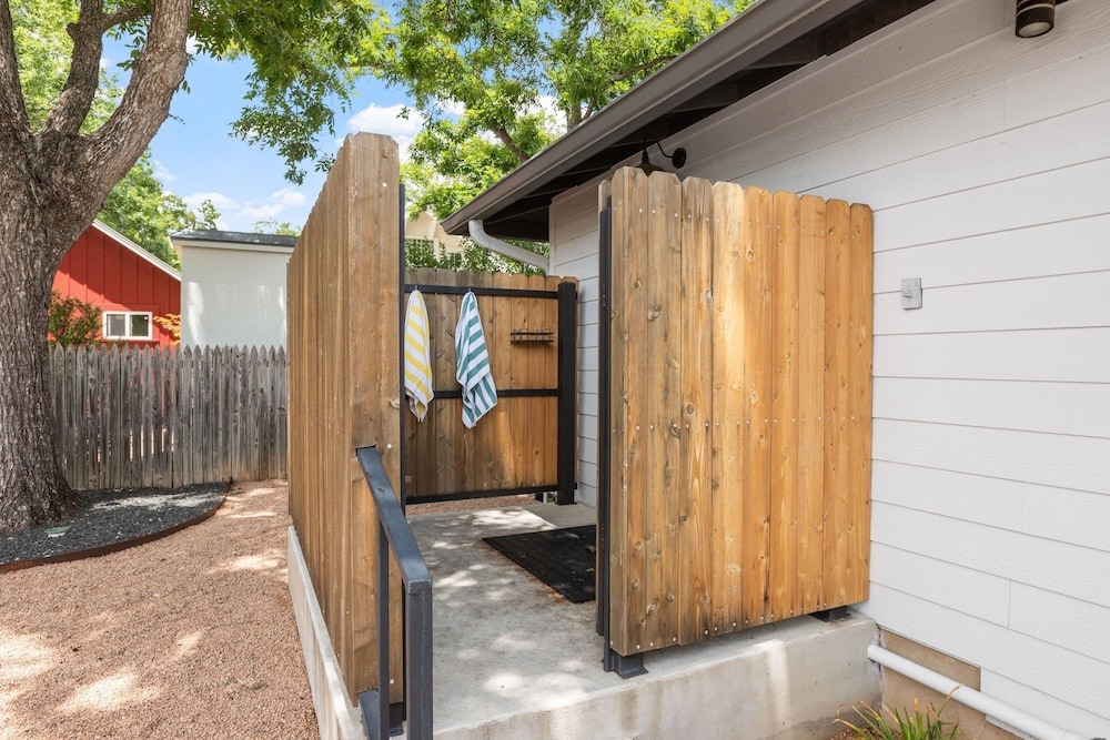 Zander Haus 3 Bedroom Home by RedAwning