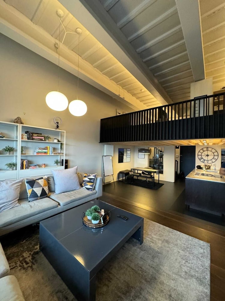 Industrial-chic 1BD Loft by the River Fulham!