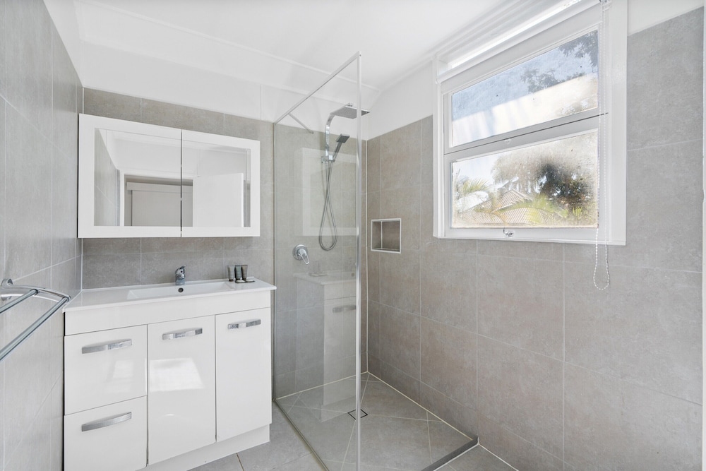 Bright 3-bed With Garden by Banks Street Reserve