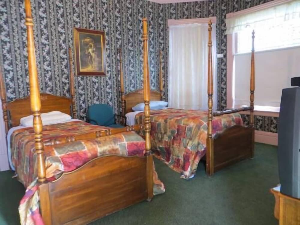Irwin Street Inn