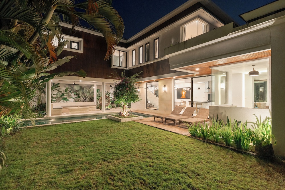 Melasti Villa 2 by Alfred in Bali