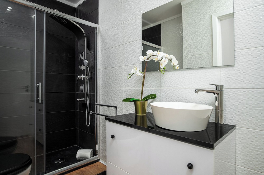 Gaia23 · Lovely 2-bed w/ Parking Amazing View