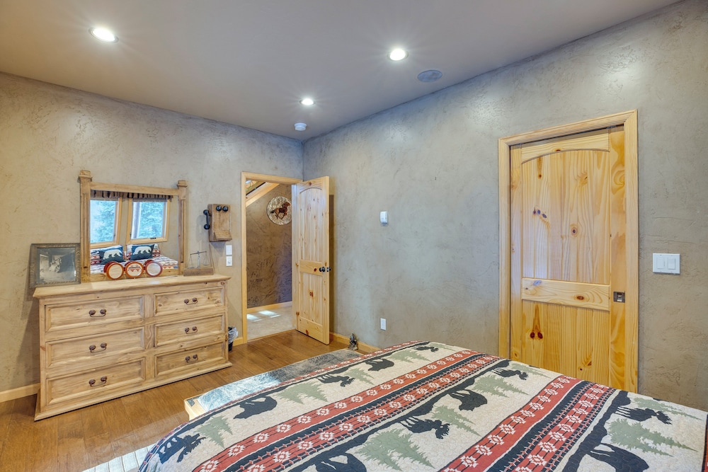 'black Bear Cabin' Near Skiing & Hiking!