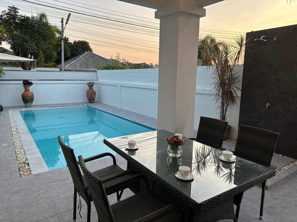 Modern Private 3 Bedroom Pool Villa GA1