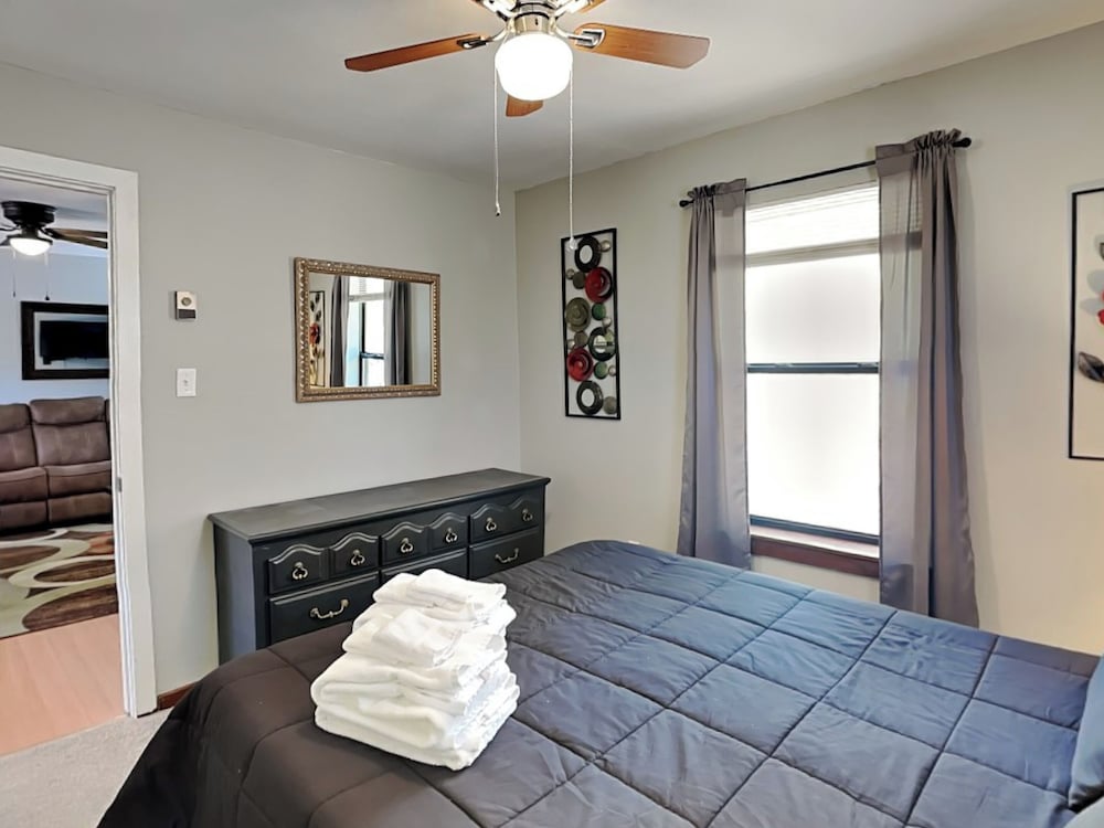 Knotty Pines Cabin by Ruidoso Vacation Rentals