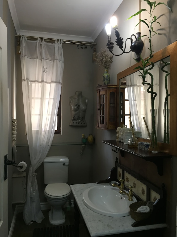Waterhouse Guest Lodges 202 Lawley Street