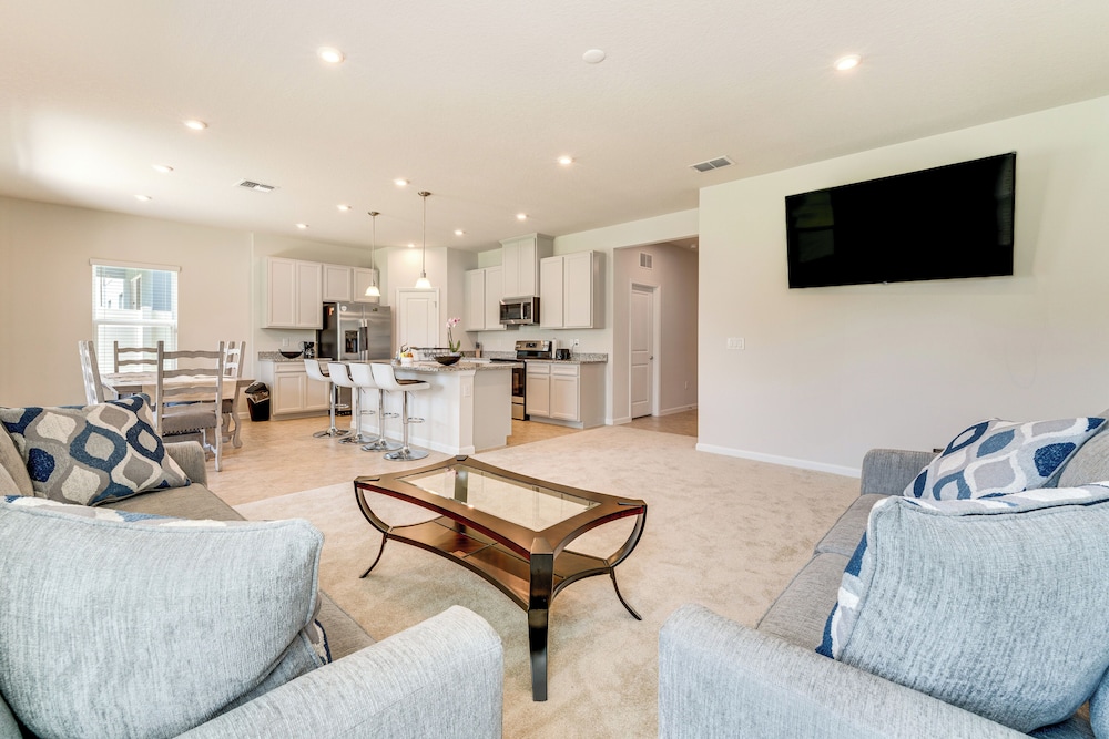 11 Mi to Disney: Family Home w/ Pool Access