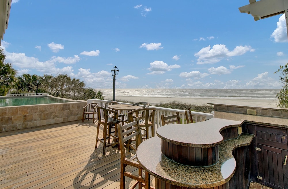 114 Ocean Boulevard by Avantstay Beachfront Infinity Pool Basketball Court Recently Renovated