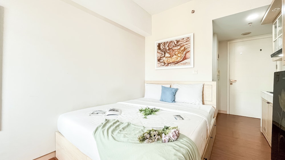 Cozy Studio Apartment Near Binus At Springlake Summarecon Bekasi