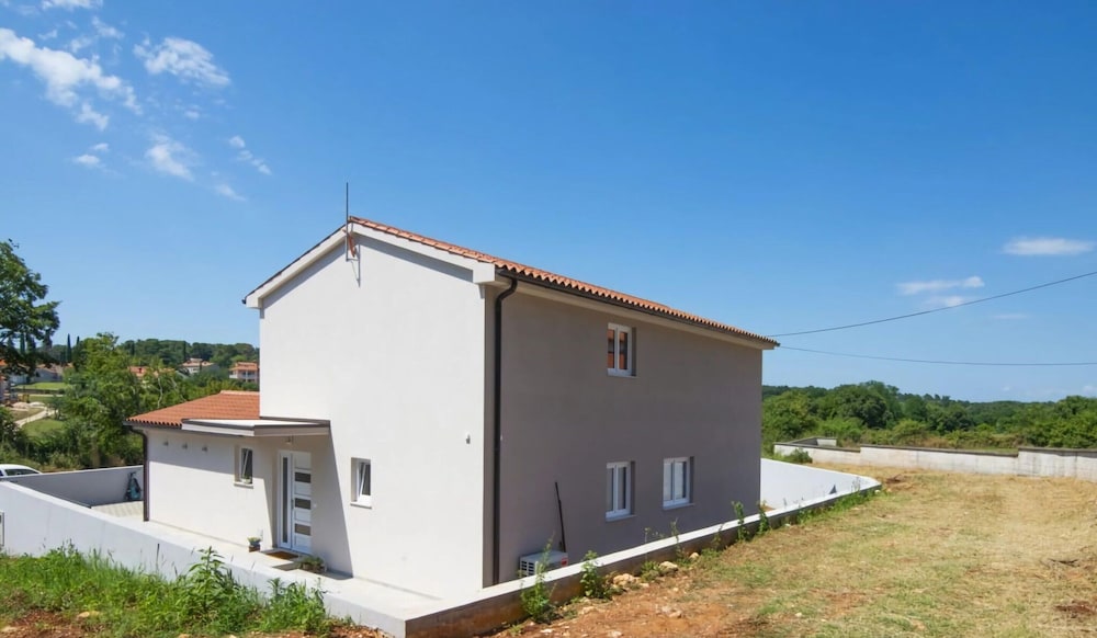 Blaise Comfortable Holiday Residence view 5