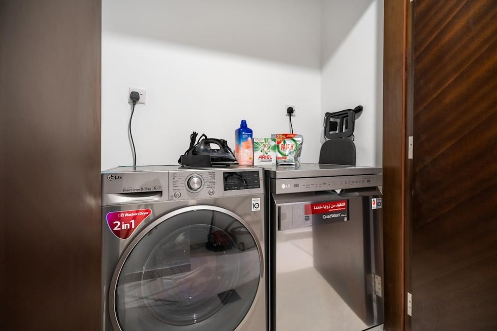 2BD 2 5BA Superior Apt With Pool Gym Beach Access