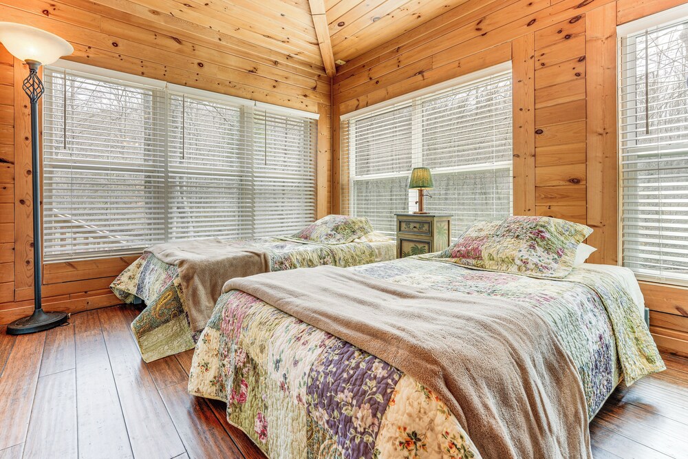 7 Mi to Lake Chatuge: Creekside Cabin w/ Decks!