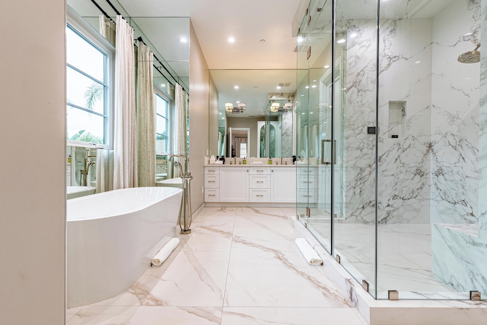 Otis Ave - Modern Farmhouse Retreat w/ Pool, Spa & Luxe Interiors