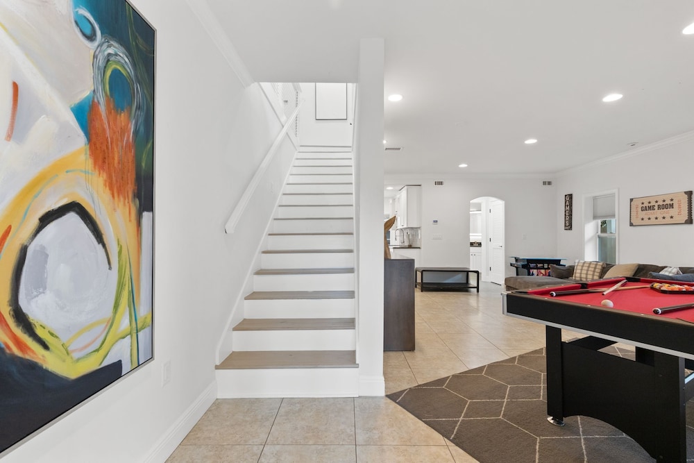 Seas & Greetings! 5BR 4BA House! Elegant Coastal Living Near the Shore