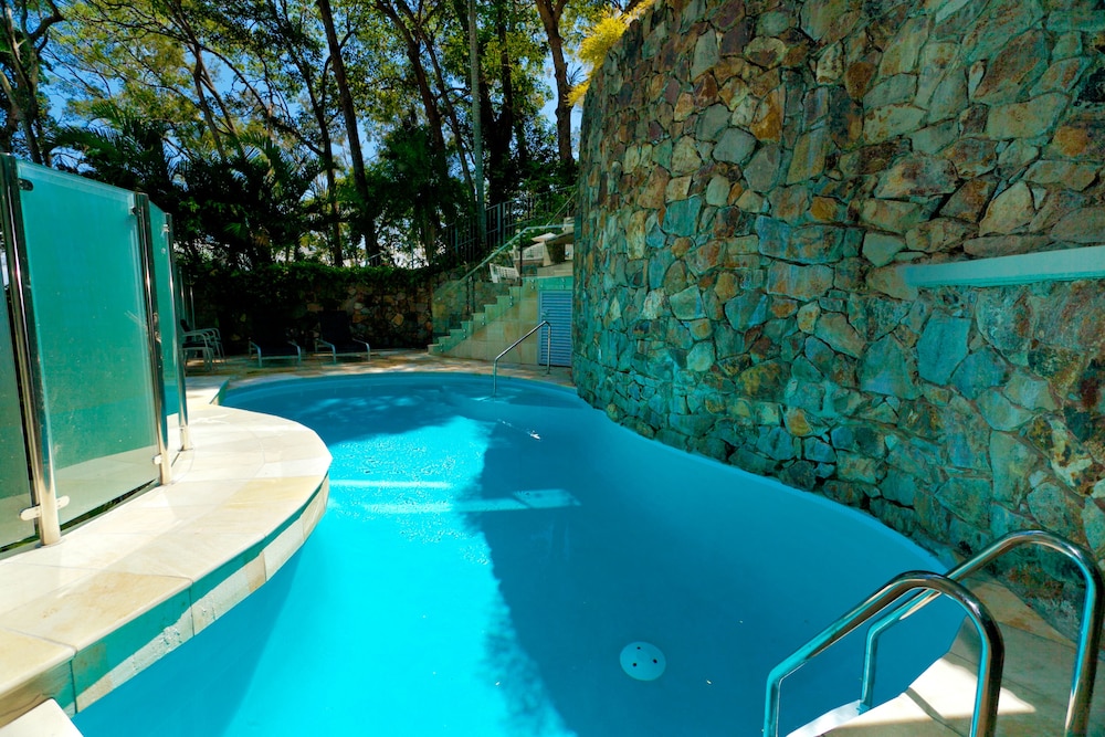 Little Cove Court