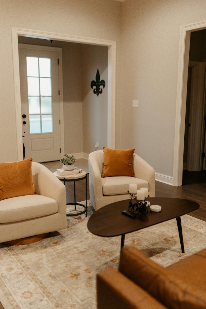 Brand New Contemporary Long Term Stay
