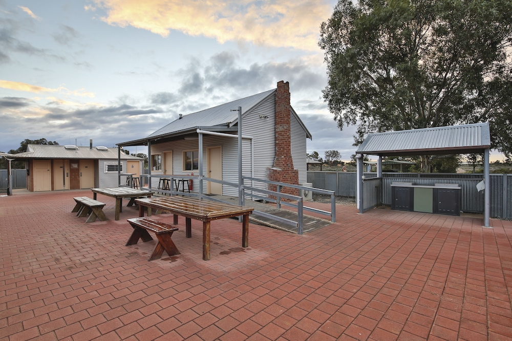 Mungo Shearers' Quarters view 3