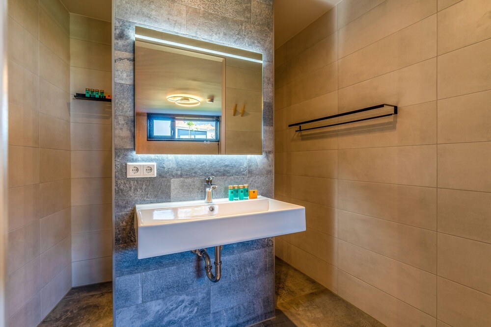 Modern, Luxurious and Sustainable Nature Villa