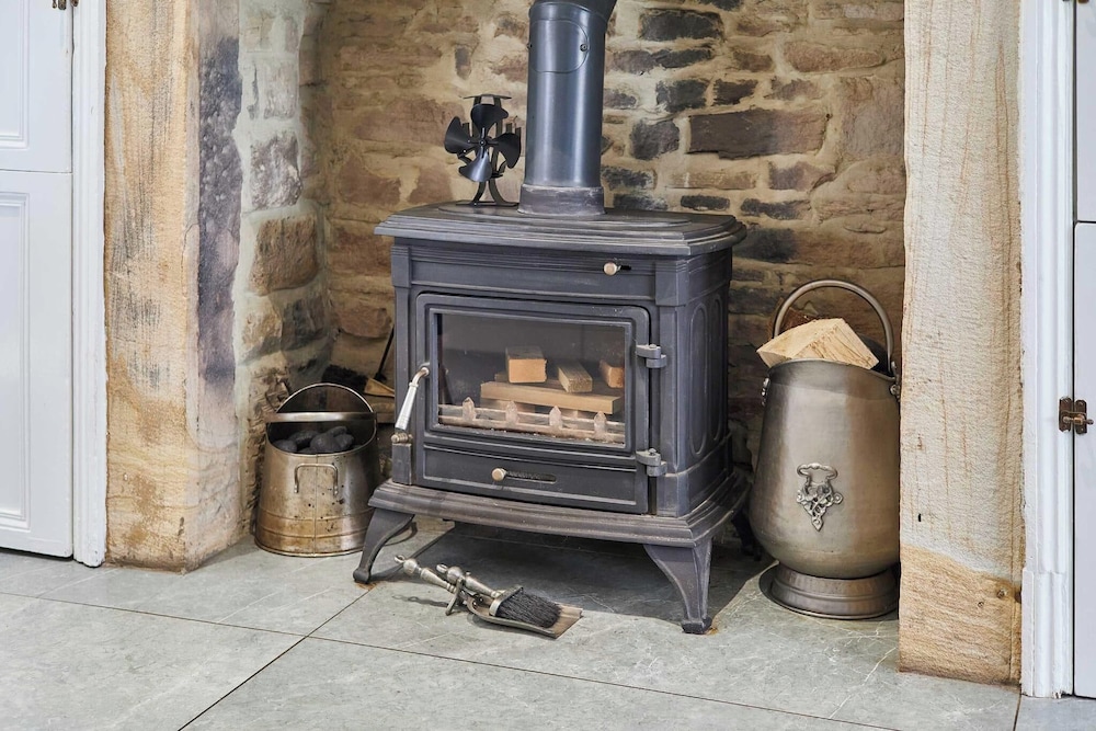 Mount Cottage, 5-beds, Sleeps 10, Pet Friendly