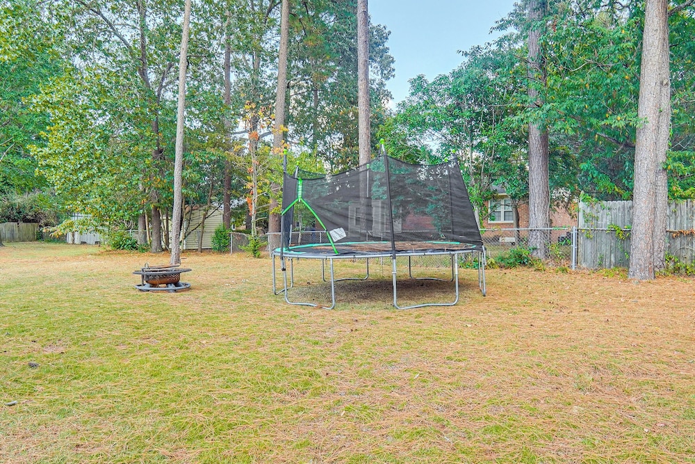 5 Mi to Fort Bragg: Family Gem Near Parks & Trails