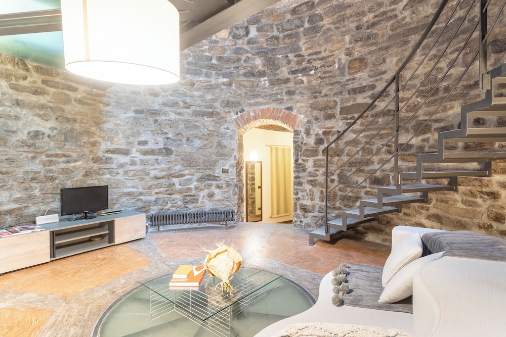 Ice Queen Chamber by Rent all Como