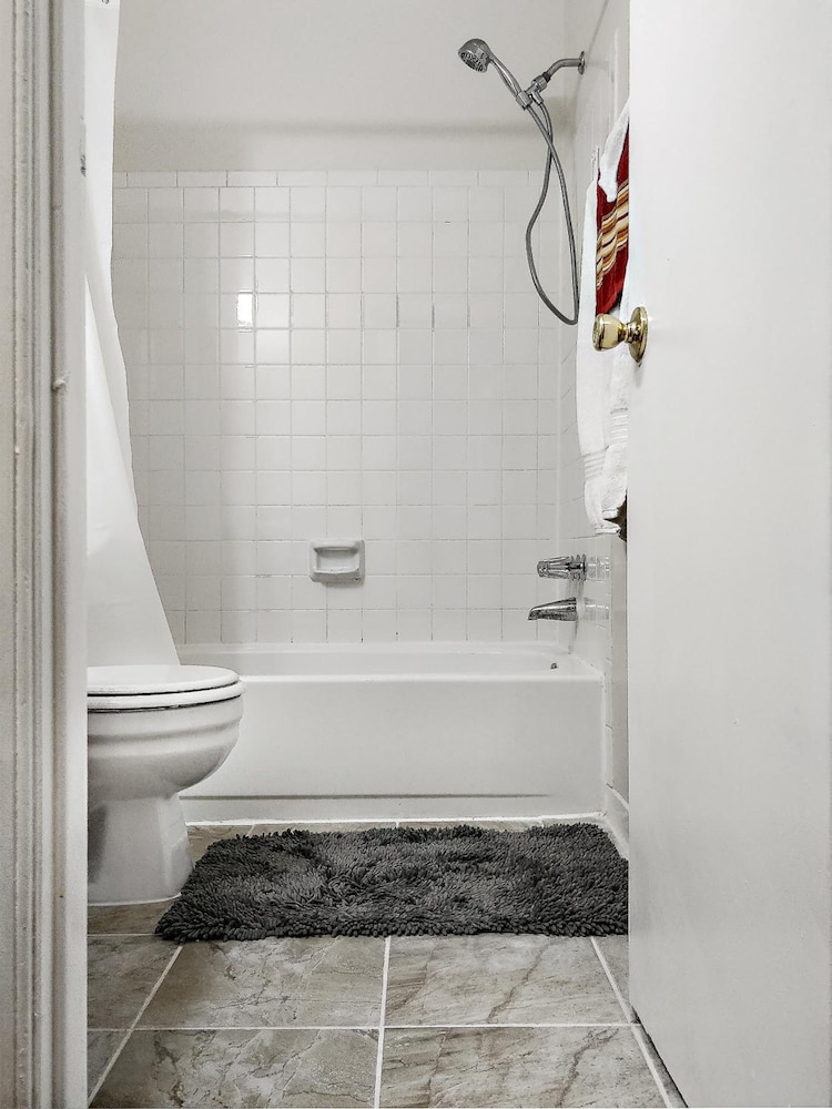 Carriage Guest House - Property Image 11