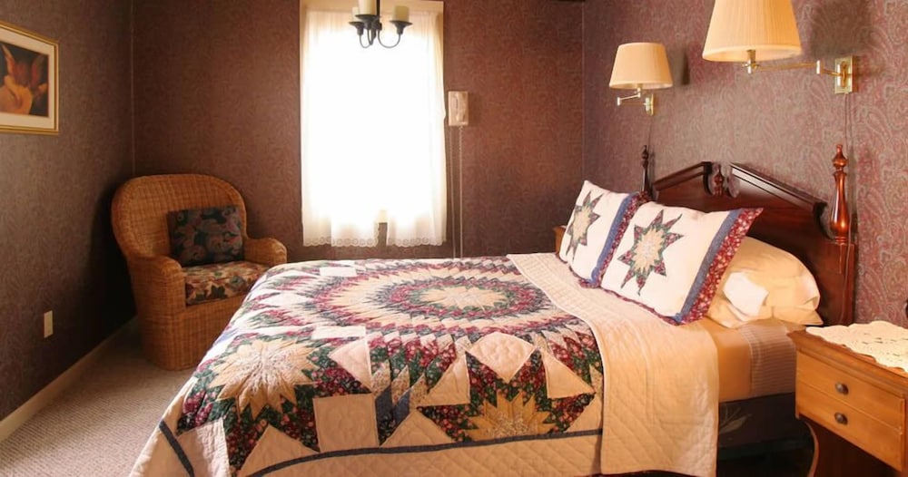 Crestmont Inn