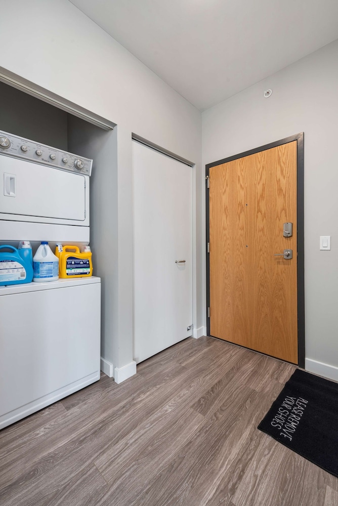 Gold Coast Group Stay 2 Modern 2BR Apartments