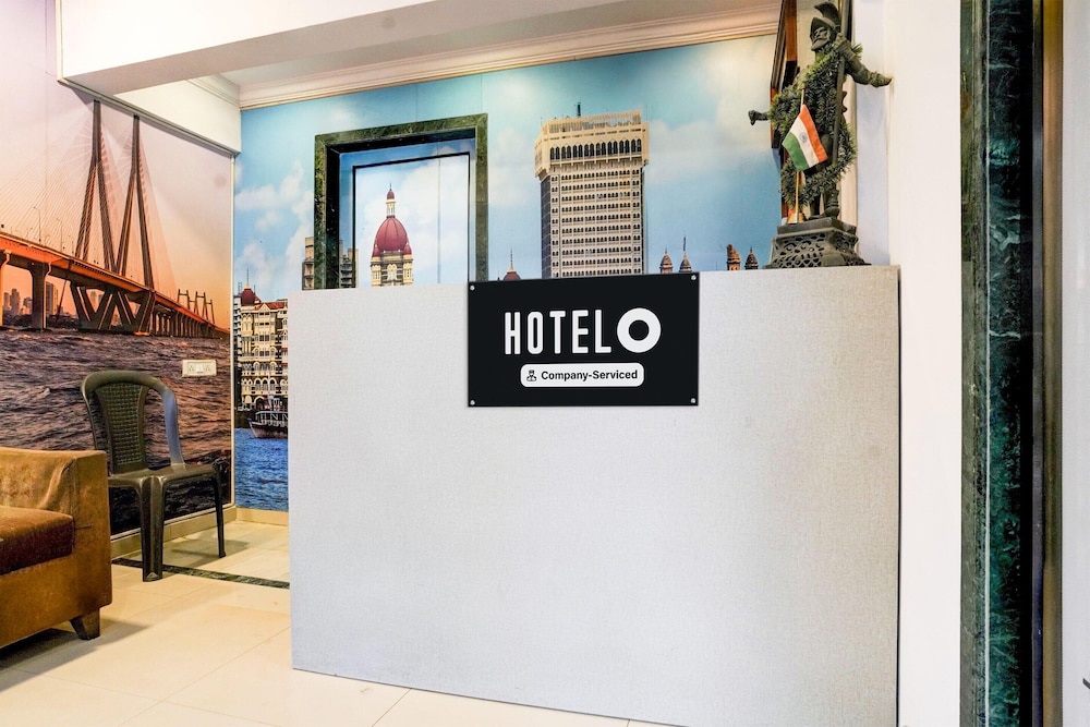 Cozy Deluxe Room Near Juhu Beach Mumbai